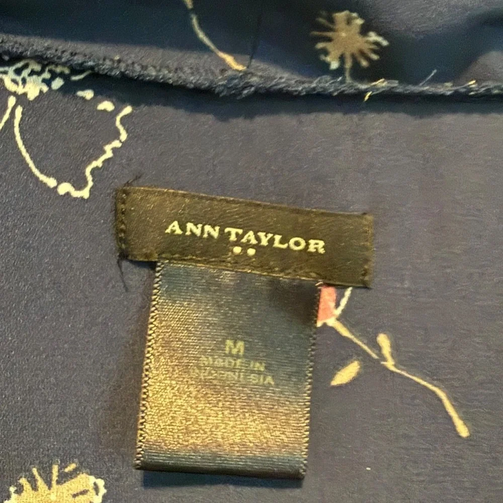 Ann‎ Taylor Womens Navy Blue Pink Floral Tie Neck Sleeveless Blouse Size Medium